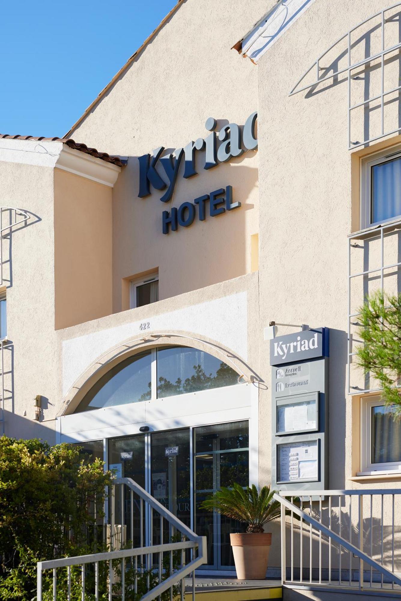 Kyriad Frejus - Centre Exterior foto